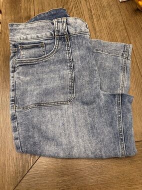 Maurices Light Wash Denim Jean Capri